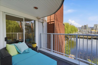 Photo 12 at 1523 Mariner Walk, False Creek, Vancouver West