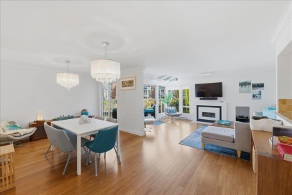 Photo 3 at 1523 Mariner Walk, False Creek, Vancouver West