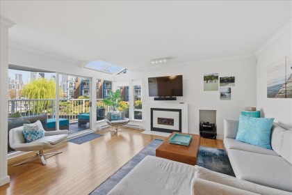 Photo 1 at 1523 Mariner Walk, False Creek, Vancouver West