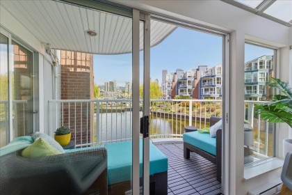 Photo 11 at 1523 Mariner Walk, False Creek, Vancouver West