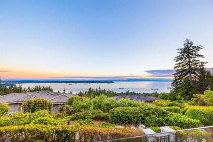 Photo 3 at 101 - 2535 Garden Court, Whitby Estates, West Vancouver