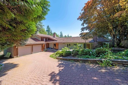 Photo 1 at 1448 Sandhurst Place, Chartwell, West Vancouver