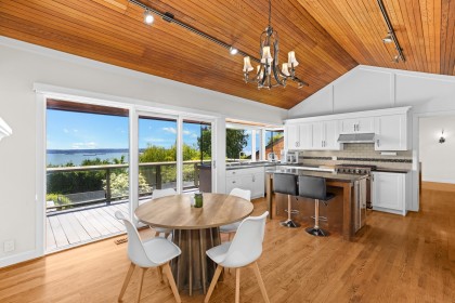 Photo 8 at 2370 Queens Avenue, Queens, West Vancouver
