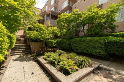 Photo 30 at 306 - 2271 Bellevue Avenue, Dundarave, West Vancouver