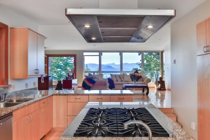 Photo 1 at 170 Highview Place, Lions Bay, West Vancouver