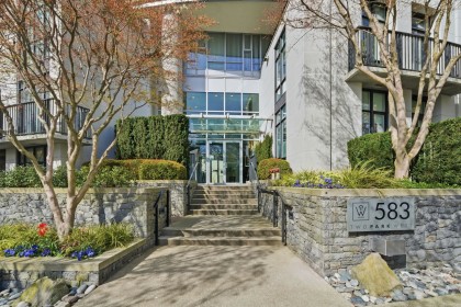 Photo 2 at 306 - 583 Beach Crescent, Yaletown, Vancouver West