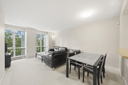 Photo 4 at 306 - 583 Beach Crescent, Yaletown, Vancouver West