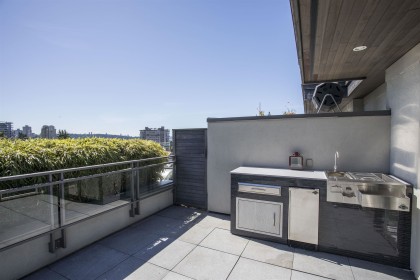 Photo 2 at 300 - 2432 Haywood Avenue, Dundarave, West Vancouver
