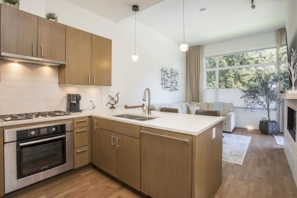 Photo 1 at 300 - 2432 Haywood Avenue, Dundarave, West Vancouver
