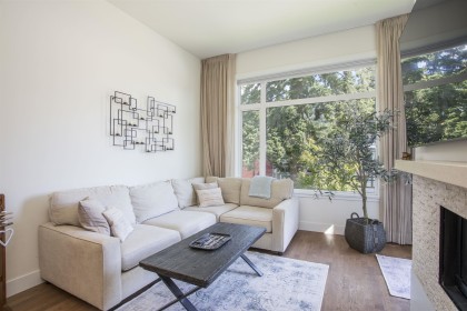 Photo 5 at 300 - 2432 Haywood Avenue, Dundarave, West Vancouver