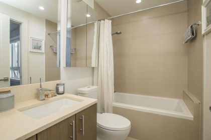 Photo 14 at 300 - 2432 Haywood Avenue, Dundarave, West Vancouver