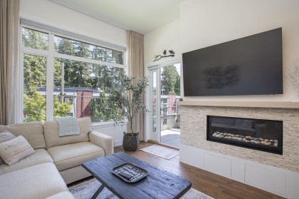 Photo 4 at 300 - 2432 Haywood Avenue, Dundarave, West Vancouver