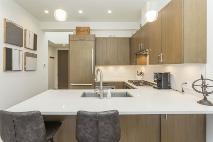 Photo 8 at 300 - 2432 Haywood Avenue, Dundarave, West Vancouver