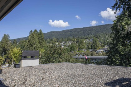 Photo 21 at 300 - 2432 Haywood Avenue, Dundarave, West Vancouver