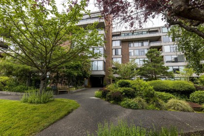 Photo 3 at 407 - 4101 Yew Street, Quilchena, Vancouver West