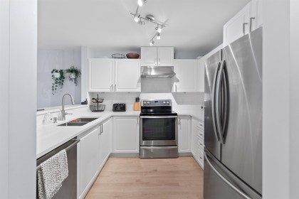 Photo 2 at 304 - 137 W 17th Street, Central Lonsdale, North Vancouver