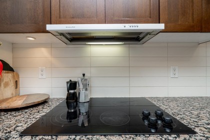 Photo 6 at 331 - 2288 W Broadway, Vancouver West