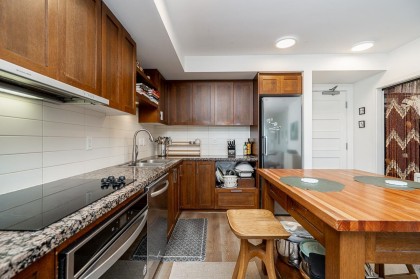 Photo 5 at 331 - 2288 W Broadway, Vancouver West