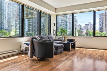 Photo 3 at 609 - 1333 Georgia Street, Coal Harbour, Vancouver West