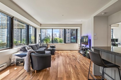 Photo 4 at 609 - 1333 Georgia Street, Coal Harbour, Vancouver West