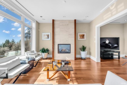 Photo 4 at 102 - 2575 Garden Court, Whitby Estates, West Vancouver