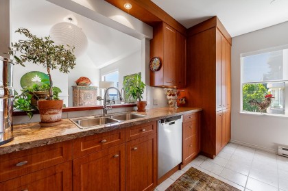Photo 11 at 401 - 1765 Marine Drive, Ambleside, West Vancouver