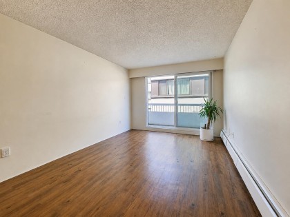 Photo 2 at 306 - 2450 Cornwall Avenue, Kitsilano, Vancouver West
