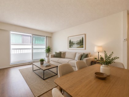 Photo 3 at 306 - 2450 Cornwall Avenue, Kitsilano, Vancouver West