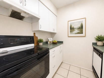 Photo 11 at 306 - 2450 Cornwall Avenue, Kitsilano, Vancouver West