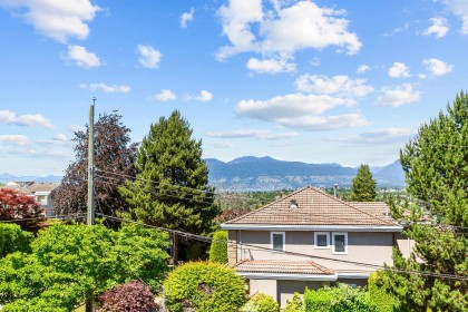 Photo 2 at 2495 W 33rd Avenue, Quilchena, Vancouver West
