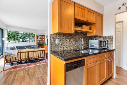 Photo 5 at 207 - 2080 Maple Street, Kitsilano, Vancouver West