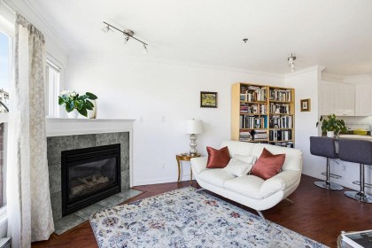 Photo 3 at 304 - 2025 Stephens Street, Kitsilano, Vancouver West