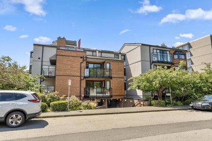 Photo 1 at 403 - 1340 Duchess Avenue, Ambleside, West Vancouver