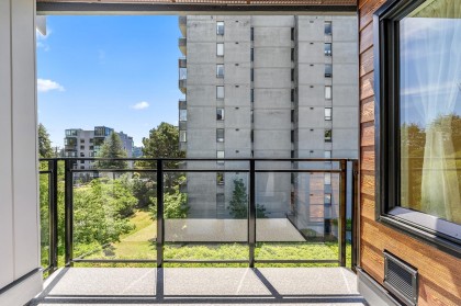Photo 14 at 403 - 1340 Duchess Avenue, Ambleside, West Vancouver