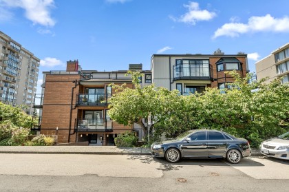 Photo 4 at 403 - 1340 Duchess Avenue, Ambleside, West Vancouver