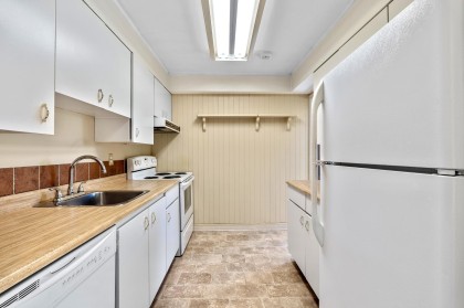 Photo 21 at 403 - 1340 Duchess Avenue, Ambleside, West Vancouver