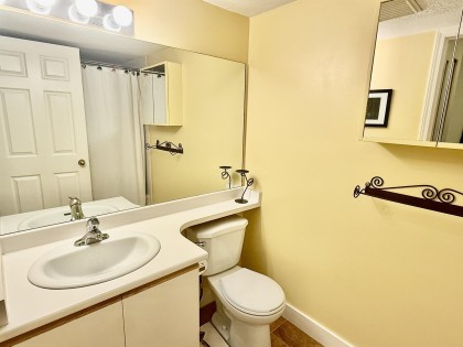 Photo 12 at 204 - 833 W 16th Avenue, Fairview VW, Vancouver West