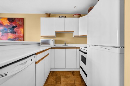 Photo 10 at 204 - 833 W 16th Avenue, Fairview VW, Vancouver West