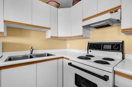 Photo 11 at 204 - 833 W 16th Avenue, Fairview VW, Vancouver West