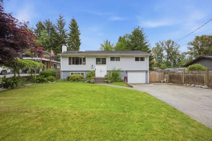 Photo 2 at 944 Tollcross Road, Windsor Park NV, North Vancouver