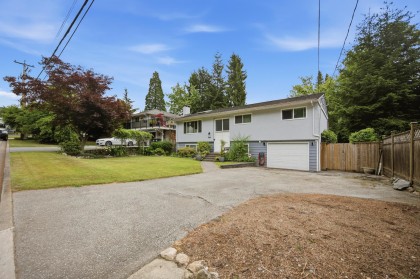 Photo 3 at 944 Tollcross Road, Windsor Park NV, North Vancouver