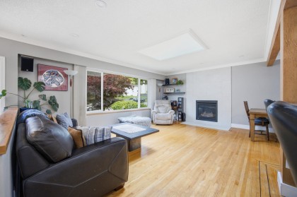 Photo 10 at 944 Tollcross Road, Windsor Park NV, North Vancouver