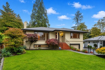 Photo 2 at 2870 Thorncliffe Drive, Edgemont, North Vancouver