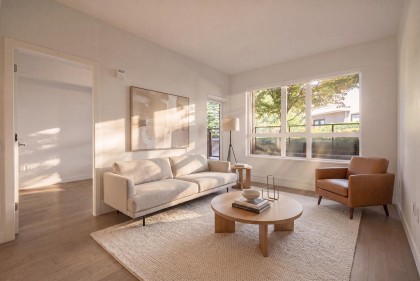 Photo 2 at 218 - 3220 Connaught Crescent, Edgemont, North Vancouver