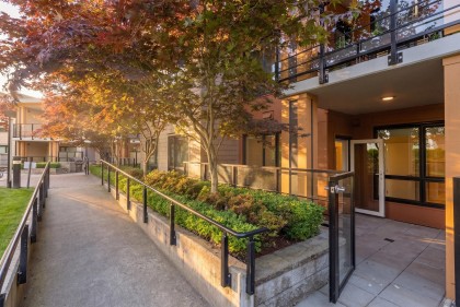 Photo 15 at 218 - 3220 Connaught Crescent, Edgemont, North Vancouver