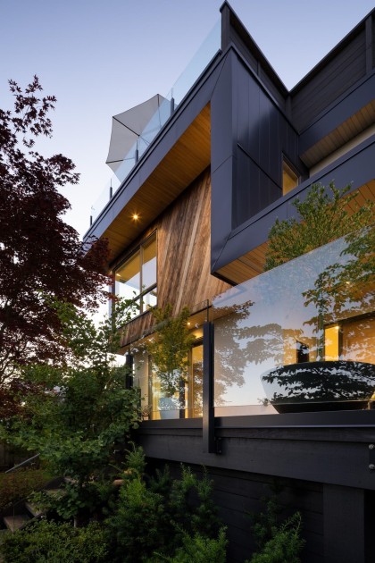Photo 2 at 452 E 4th Street, Lower Lonsdale, North Vancouver