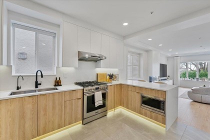 Photo 13 at 817 W 60th Avenue, Marpole, Vancouver West