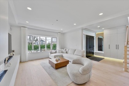 Photo 4 at 817 W 60th Avenue, Marpole, Vancouver West