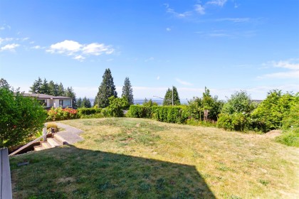 Photo 2 at 186 E Braemar Road, Upper Lonsdale, North Vancouver