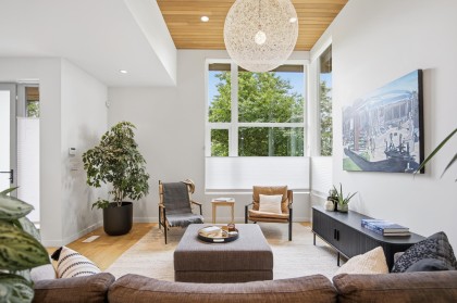 Photo 2 at 364 W 15th Street, Central Lonsdale, North Vancouver